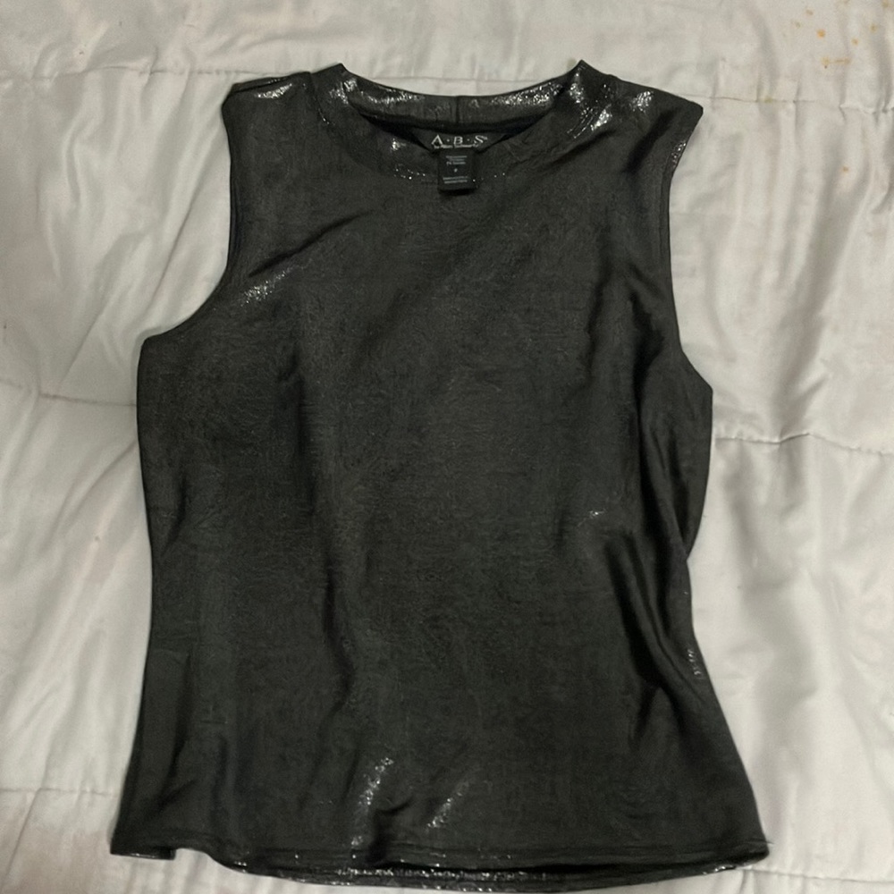 Gray sparkly small high neck no sleeve top. Size small
